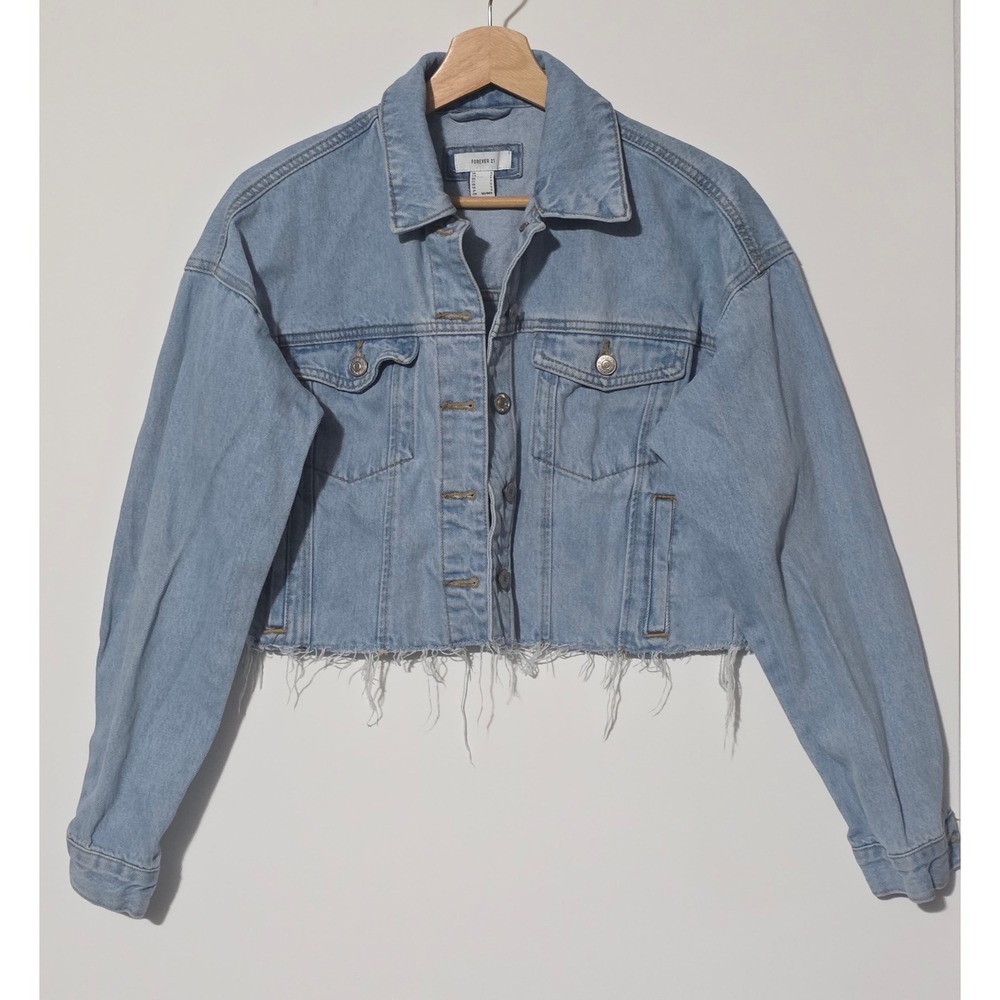 FOREVER 21 Light Wash Cropped Denim Jacket‎ Distressed Frayed Hem Women's Size S
